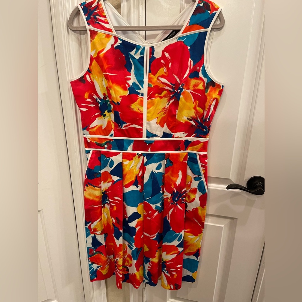 Ellen Tracy floral dress in size 12 zipper back